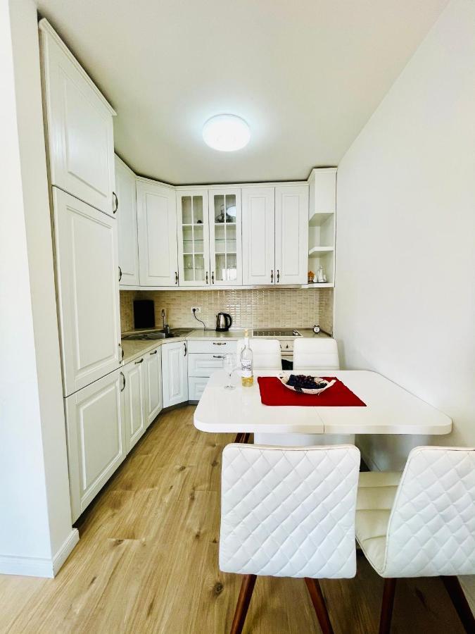 4 Llullat - City Center Apartment Priştine Dış mekan fotoğraf