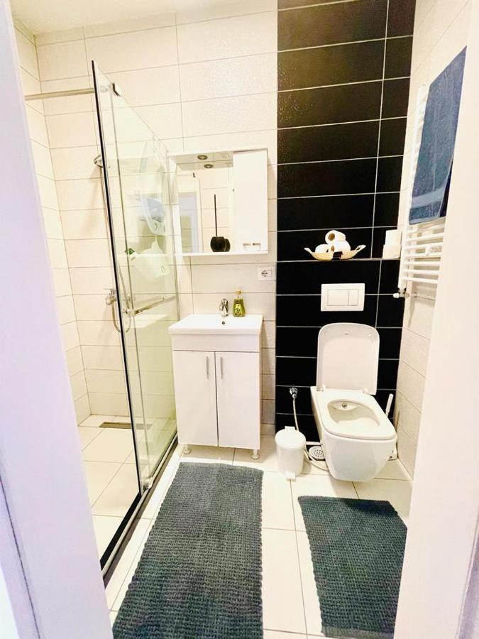 4 Llullat - City Center Apartment Priştine Dış mekan fotoğraf